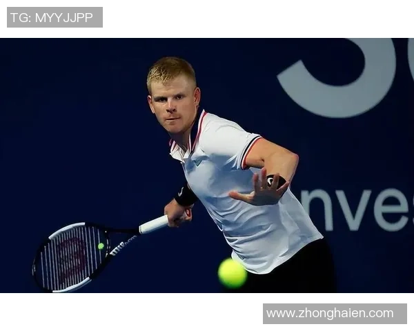 足球巨星成长之路：从草根球员到全球瞩目偶像的传奇蜕变